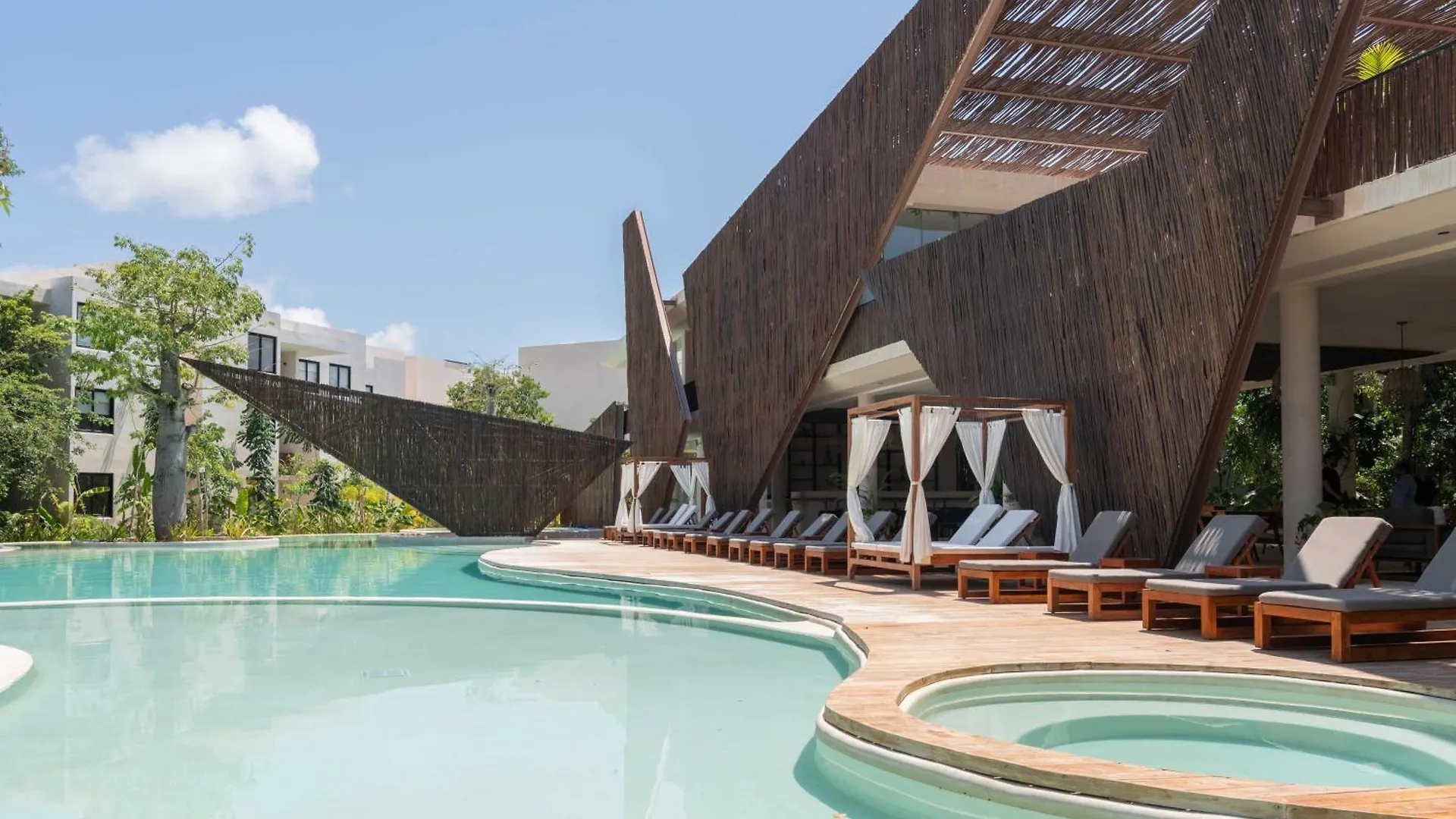 Tulum Penthouse Oasis: Rooftop Pool & Luxury Stay Apartment
