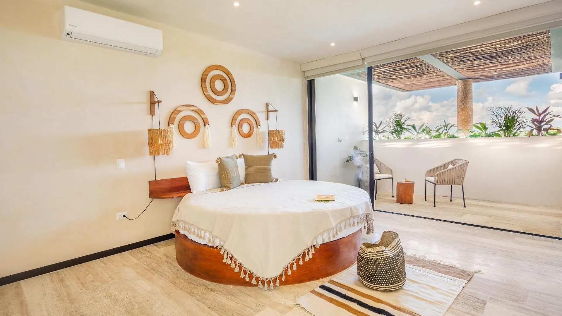 Tulum Penthouse Oasis: Rooftop Pool & Luxury Stay